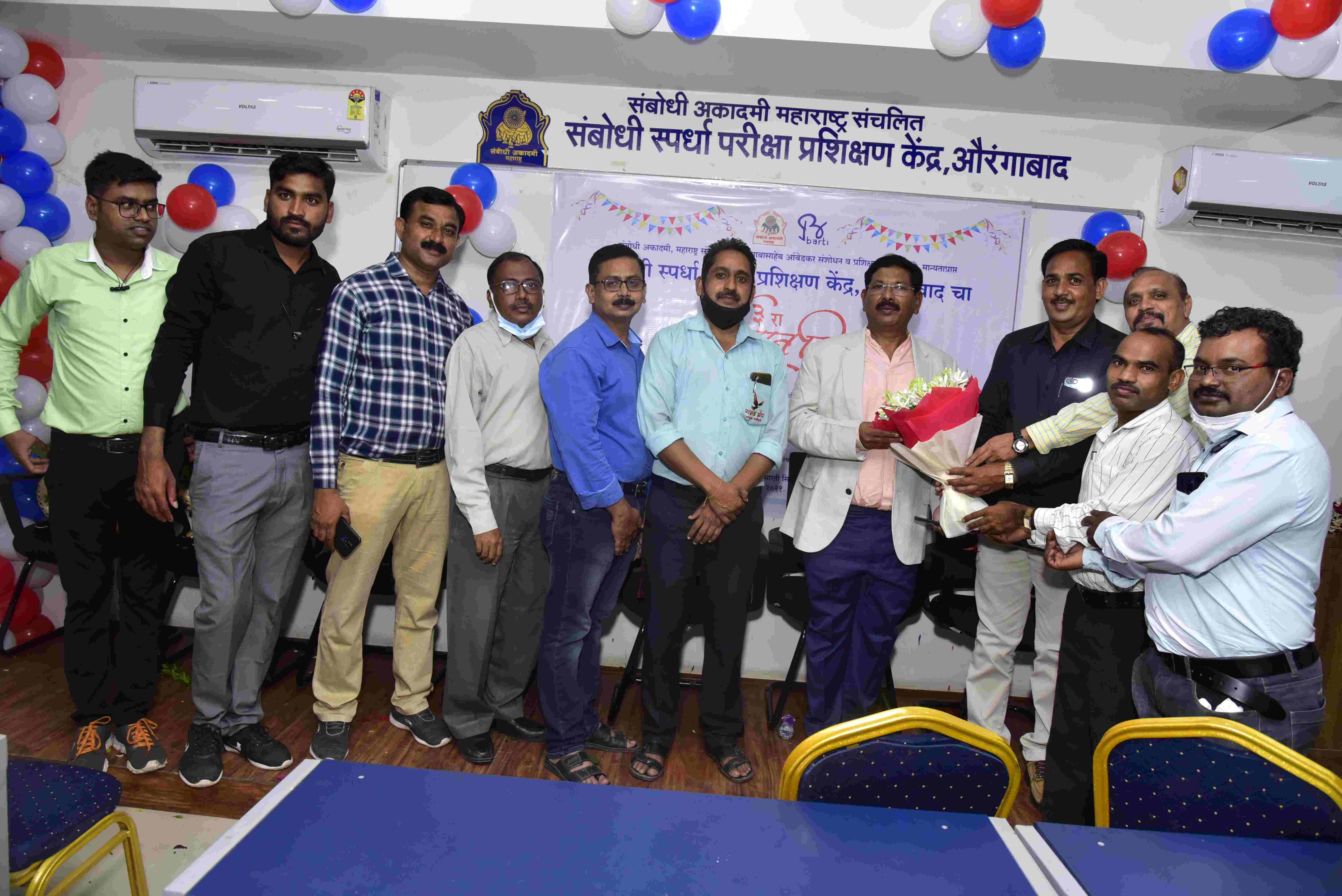 Trainers and staff wishing Samajbhushan Bhimrao Hattiambhire